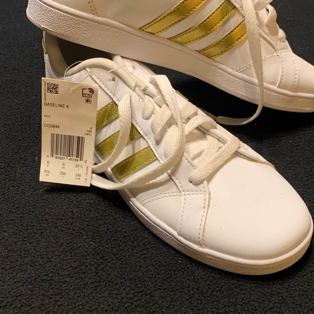 Adidas women’s shoes 7 1/2